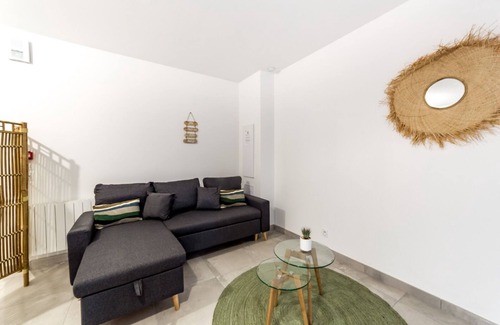 Charbonnieres-les-Bains Apartment | Le Cocon - Studio Cosy et Moderne - Charbonnière les Bains