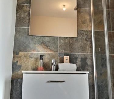 Bourg-en-Bresse Apartment | Le Cocon B - private parking - quiet