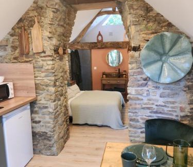 Saint-Jean-d'Elle House | le cocon d'amour " le fournil avec bain nordique privé "