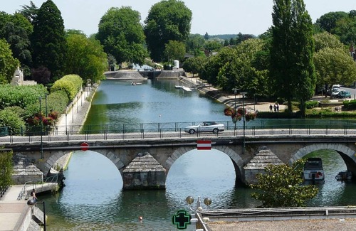 Vierzon Apartment | Le Cocon Violet - Vierzon - Wifi et Parking Inclus