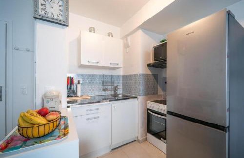 Plateau — Pyramide Apartment | Le Cocotier Athisien