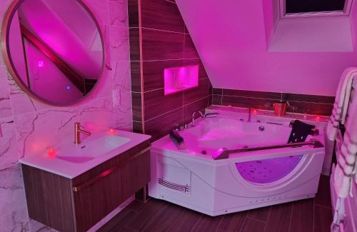 Challes Apartment | Le coq'oon de Challes- love room