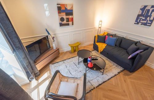 Macon Apartment | Le Cosy Chic . Proche gare . Centre-ville Mâcon . Neuf . Climatisation . Design . Wifi .