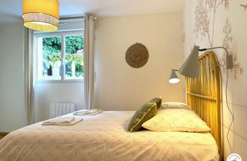 Saint-Martin-du-Littoral Apartment | Le Cosy - Vue Mer - Parking - Balcon