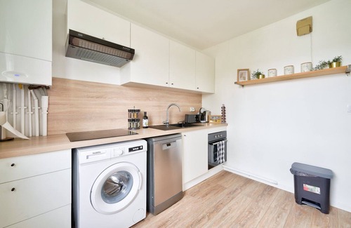 Les Aunettes Apartment | Le Cosy Yellow - Bright apartment 5 minutes from Evry station, free parking