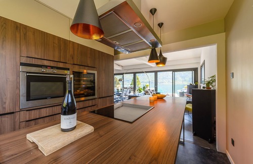 Bredannaz Apartment | Le Cristal - Prestigieux appartement au Lac d'Annecy avec vue unique à 180°