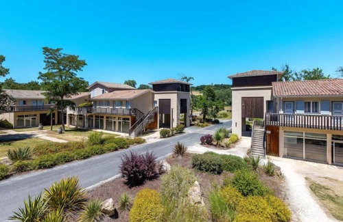 Barbaste Apartment | Le Domaine du Golf d'Albret by Interhome