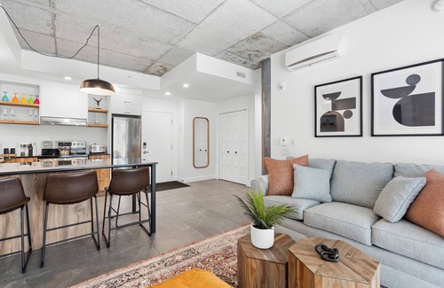Saint-Roch Apartment | Le Downtown (rooftop pool and gym)