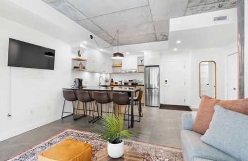 Saint-Roch Apartment | Le Downtown (rooftop pool and gym)