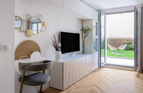 Notre-Dame Apartment | Le Dumont - Les Demoiselles at Versailles