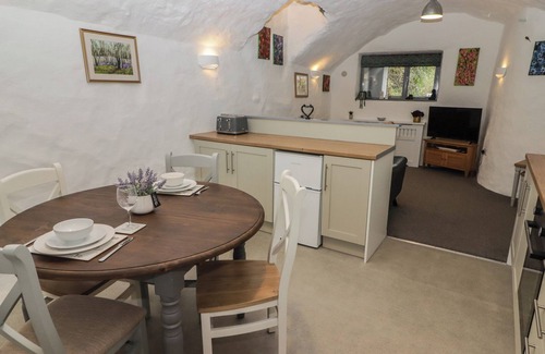 Haverfordwest Cottage | Le Durkestrete Cellar