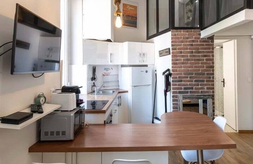 Lyon City Centre Apartment | Le Ferratière - Charming studio in Vieux Lyon