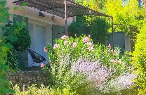 Carces Apartment | Le Figuier appart 2-3 pers en plein vignoble avec piscine privée à 30mn des gorgesdu Verdon et des plages