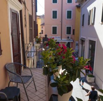 Peschiera del Garda City Centre House | Le Finestre sul Borgo Rooms