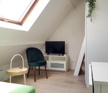 Deville-les-Rouen Apartment | Le Fleury Studio Calme Proche de Rouen