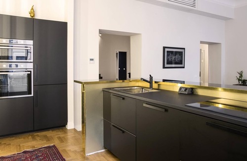 Repubblica Apartment | Le Fontane - Perfect Apartment, Airy, tasteful, modern in a historic Rome