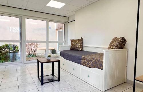 Saint-Georges-les-Baillargeaux Apartment | Le petit Penon ~ T1 Bis avec parking/clim/Fibre