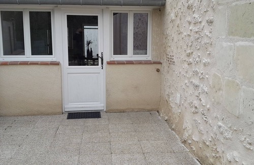 Neuvy-le-Roi House | Le gîte de la fontaine. Cosy, fully renovated house.