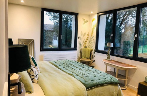 Chailly-en-Biere House | Le gîte de la Bergère, a welcoming, cozy gîte facing the pool.