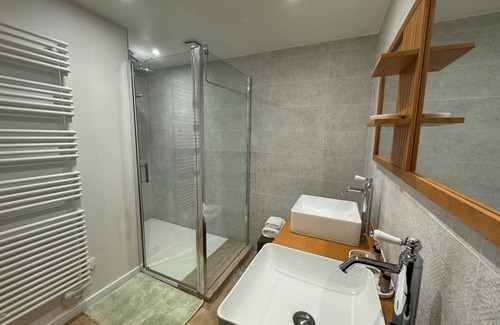 Chailly-en-Biere House | Le gîte de la Bergère, a welcoming, cozy gîte facing the pool.