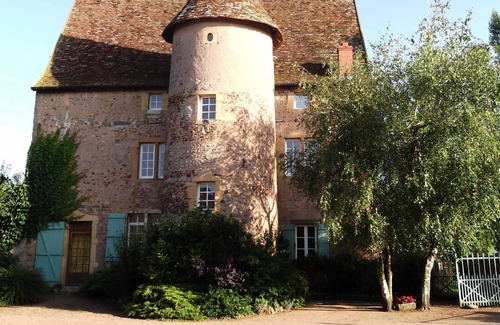 Poisson House | Le gite de Sermaize, a tastefully renovated 16th-century hunting lodge