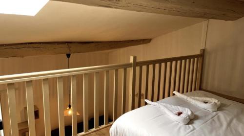 Solutre-Pouilly Apartment | Le Gite de Solutré Parking Terrasse Cosy