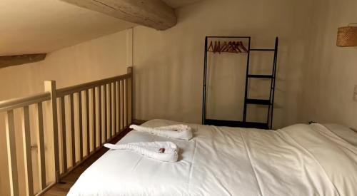 Solutre-Pouilly Apartment | Le Gite de Solutré Parking Terrasse Cosy