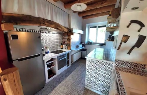 Ceyssat House | LE GÎTE DU BOIS DE L'HIVER, large character property at the foot of the Puy-de-Dôme mountains