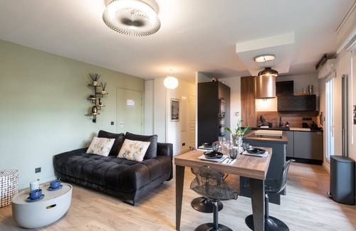 9th Arrondissement Apartment | Le Globe-Trotter - Proche du metro gare de Vaise