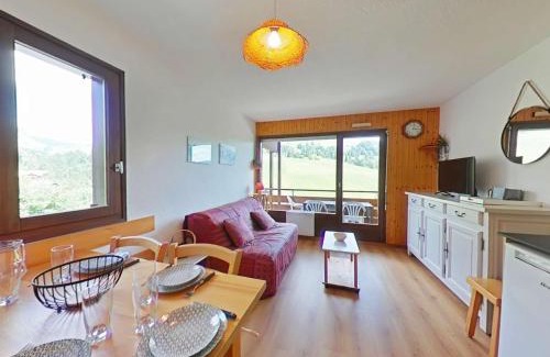 Le Grand-Bornand Apartment | Le Grand-Bornand : Studio cabine, au pied des pistes, 5 couchages - FR-1-241-15