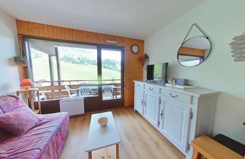 Le Grand-Bornand Apartment | Le Grand-Bornand : Studio cabine, au pied des pistes, 5 couchages - FR-1-241-15