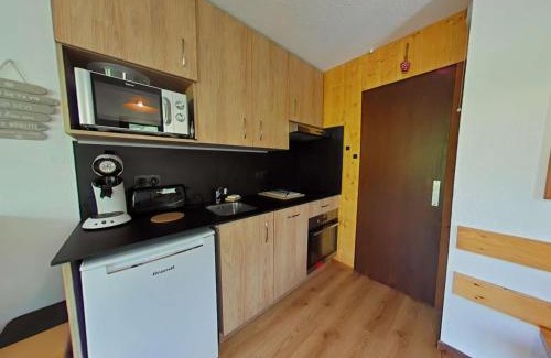 Le Grand-Bornand Apartment | Le Grand-Bornand : Studio cabine, au pied des pistes, 5 couchages - FR-1-241-15