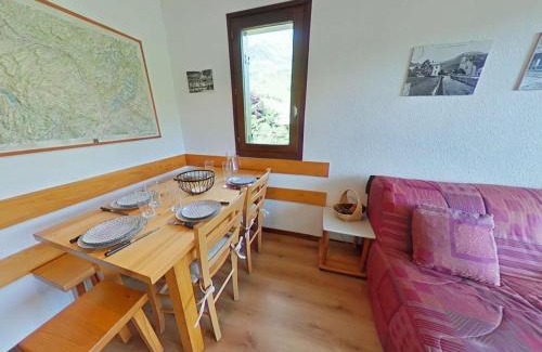 Le Grand-Bornand Apartment | Le Grand-Bornand : Studio cabine, au pied des pistes, 5 couchages - FR-1-241-15