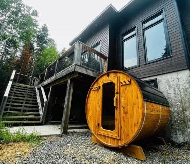 Saint Zenon Apartment | Le Grand Duc- SPA- Kayaks- bord Rivière Noire- VTT- Motoneige- Randonnée