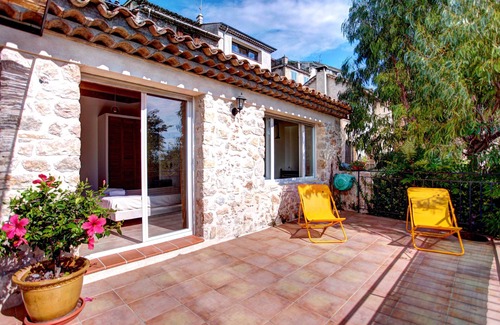 Saint-Jeannet House | Le Greissier house with large south facing terrace sea view 4 people