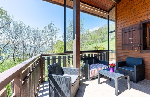 Saint-Jean-de-Sixt Ski Chalet | Le Grenier de Fernand - vue montagne