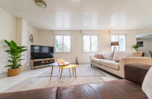 Chasseneuil-du-Poitou Apartment | Le Gué Sourdeau: 150m² 5 min from Futuroscope