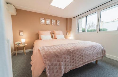 Chasseneuil-du-Poitou Apartment | Le Gué Sourdeau: 150m² 5 min from Futuroscope