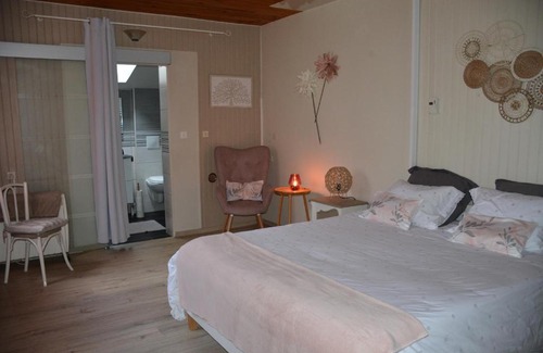 Menesplet Apartment | LE HOME FLEURI MLD