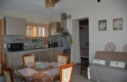 Menesplet Apartment | LE HOME FLEURI MLD