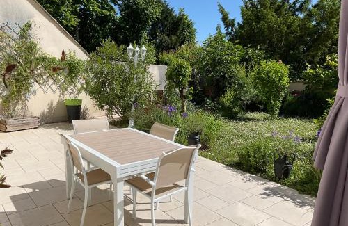 Bourges Apartment | Le jardin d'Anatole