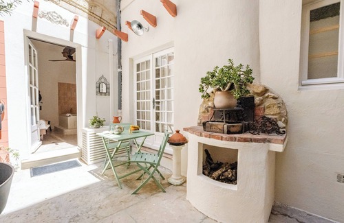 Carpentras Apartment | Le Jardin Secret - Riad Suite with Jacuzzi