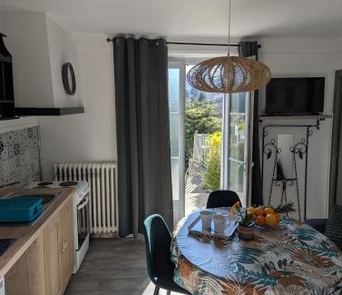 Foix Apartment | Le Jardin Secret, Vue sur le château & Parking