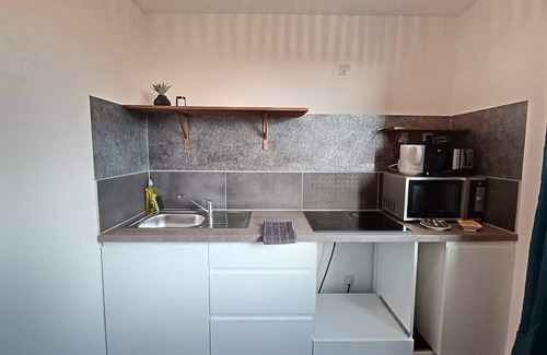 Fontainebleau Apartment | Le Jardin suspendu sleeps 3