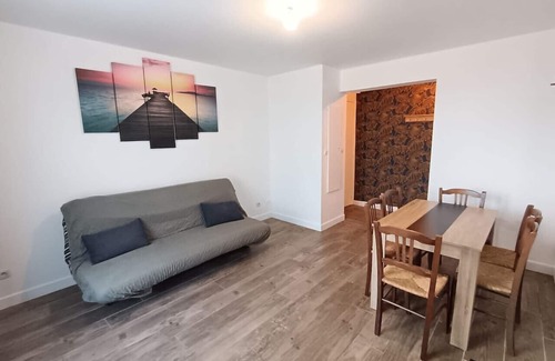 Fontainebleau Apartment | Le Jardin suspendu sleeps 3