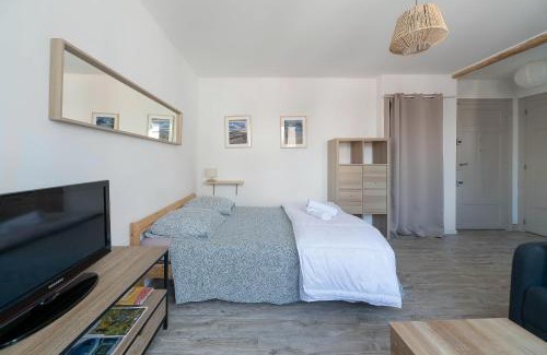 Quartier de France Apartment | Le Jean Bapt- Charmant studio à proximité du plan d’eau