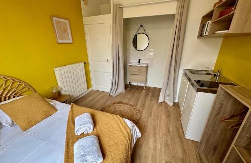 Miroir - Batignolles Apartment | Le Joli-Mans - Gare - BCLA