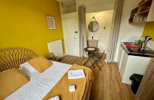 Miroir - Batignolles Apartment | Le Joli-Mans - Gare - BCLA