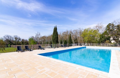 Azille Apartment | Le Jouarres - Appt climatisé avec piscine partagée