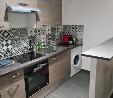 Pyramides Apartment | Le Jules Val - Studio cosy en résidence + Parking + Wi-fi
